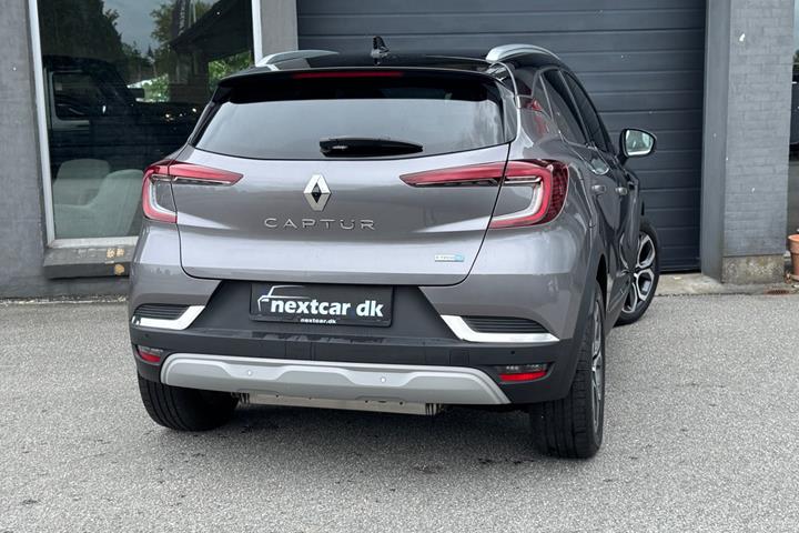 Grå Renault Captur fra 2022