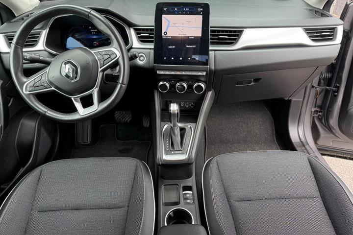 Grå Renault Captur fra 2022
