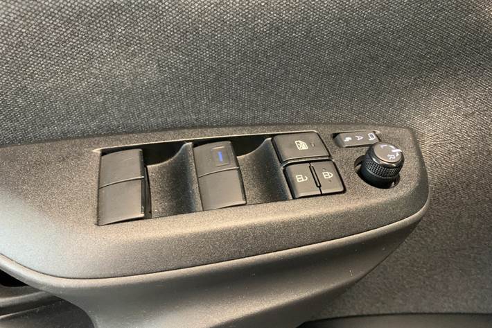 Hvid Mazda 2 fra 2022