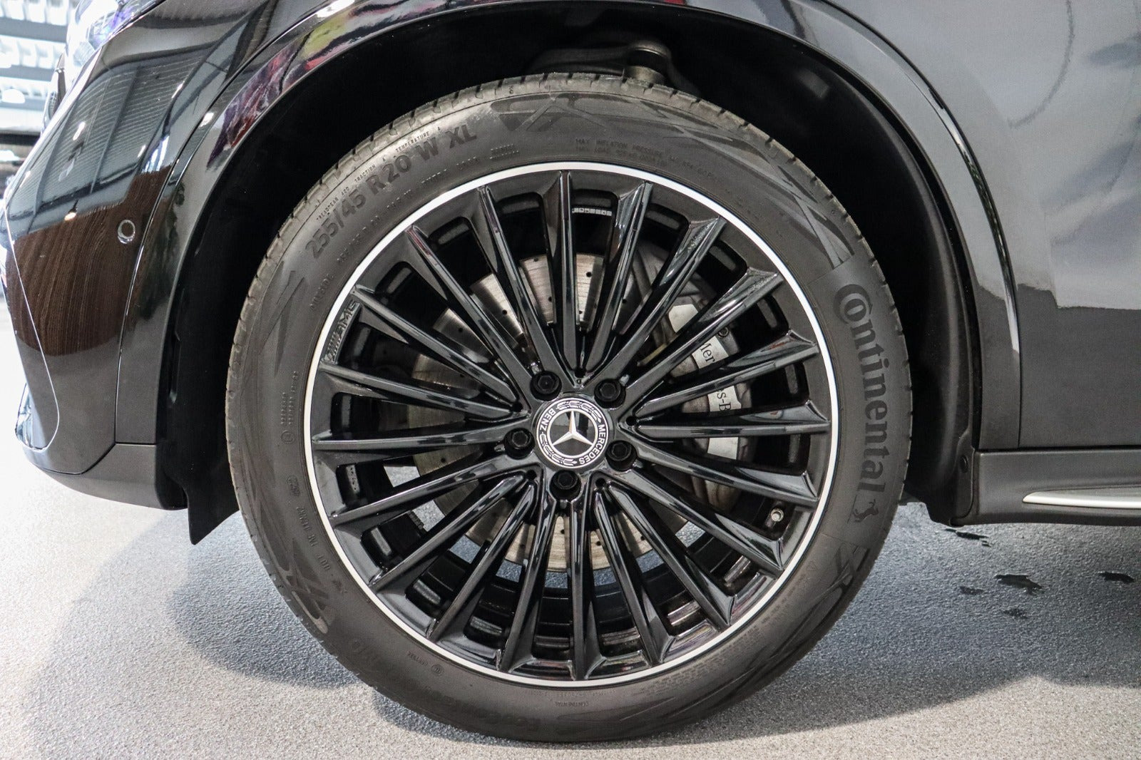 Sort Mercedes GLC300 e fra 2023