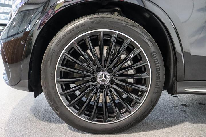 Sort Mercedes GLC300 e fra 2023