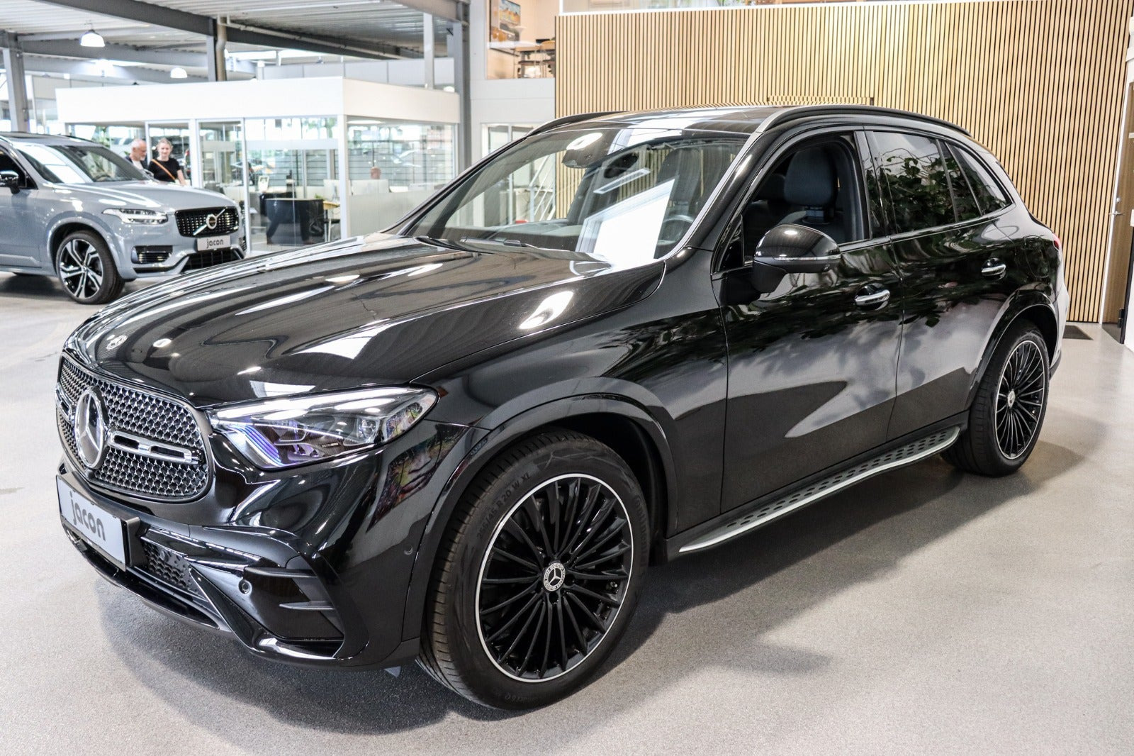 Sort Mercedes GLC300 e fra 2023