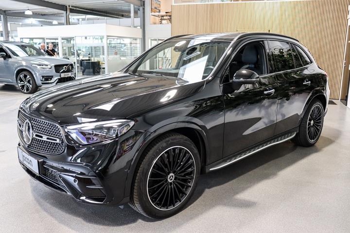 Sort Mercedes GLC300 e fra 2023