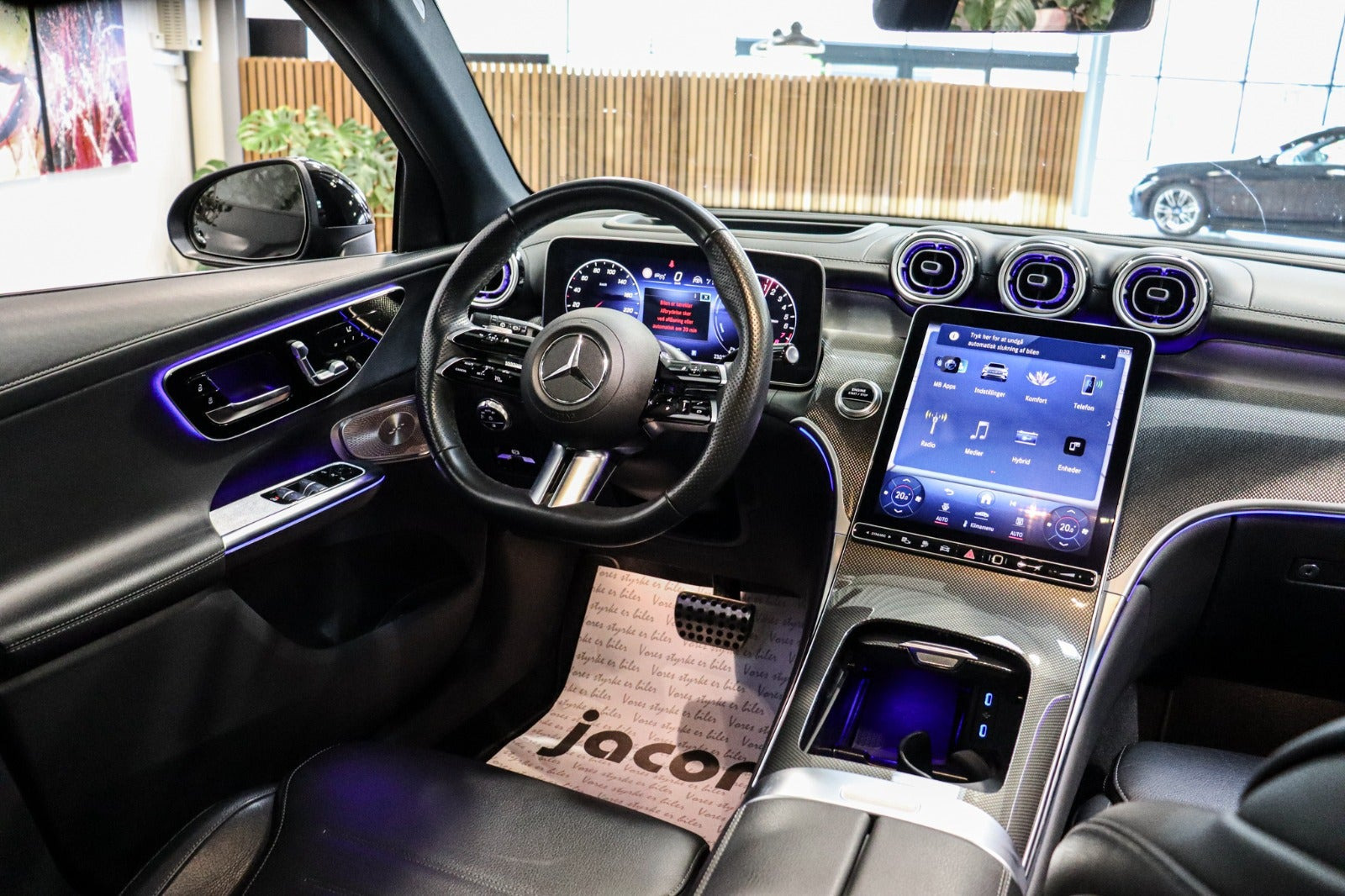 Sort Mercedes GLC300 e fra 2023