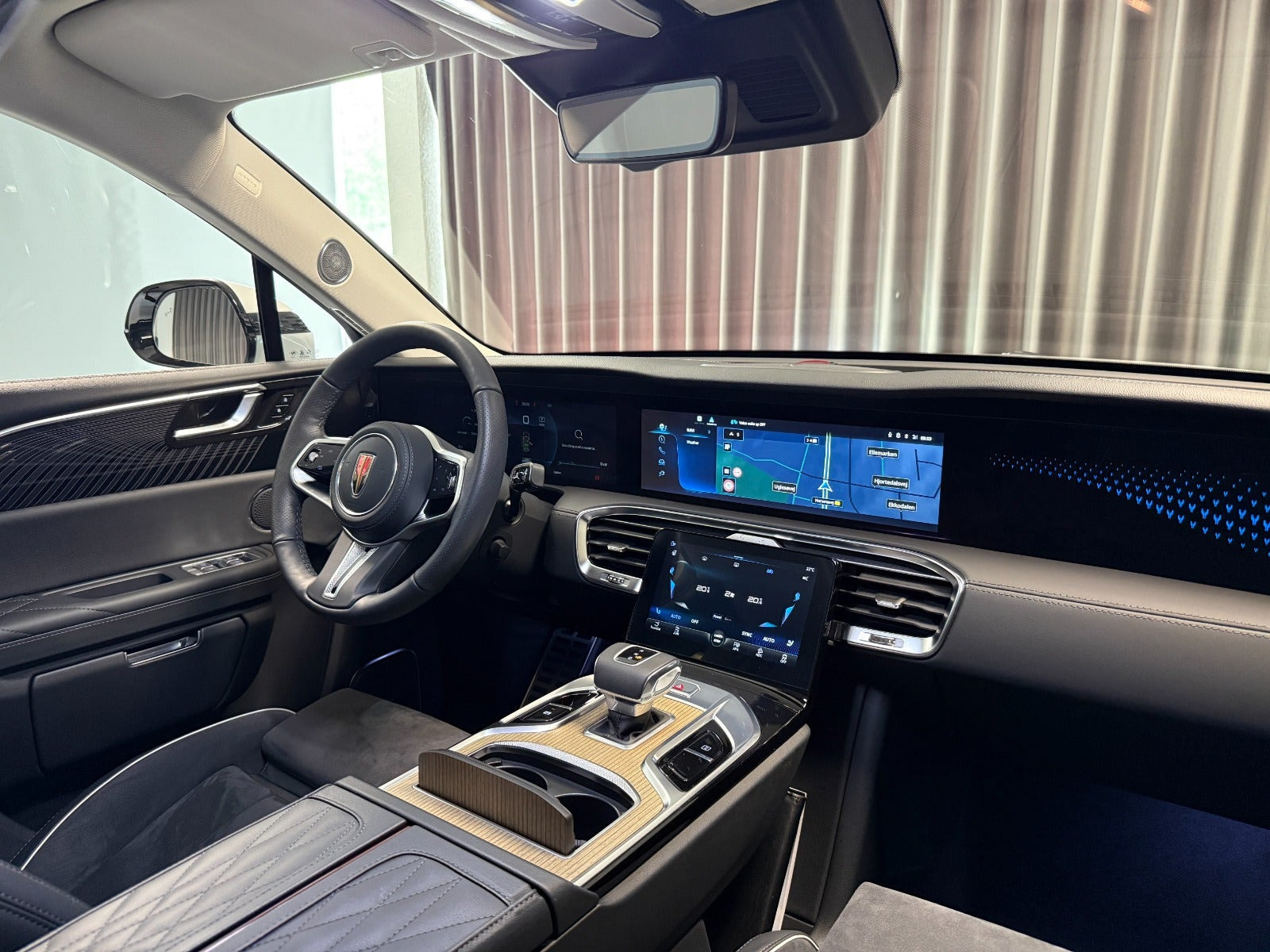 Hvid Hongqi E-HS9 fra 2024