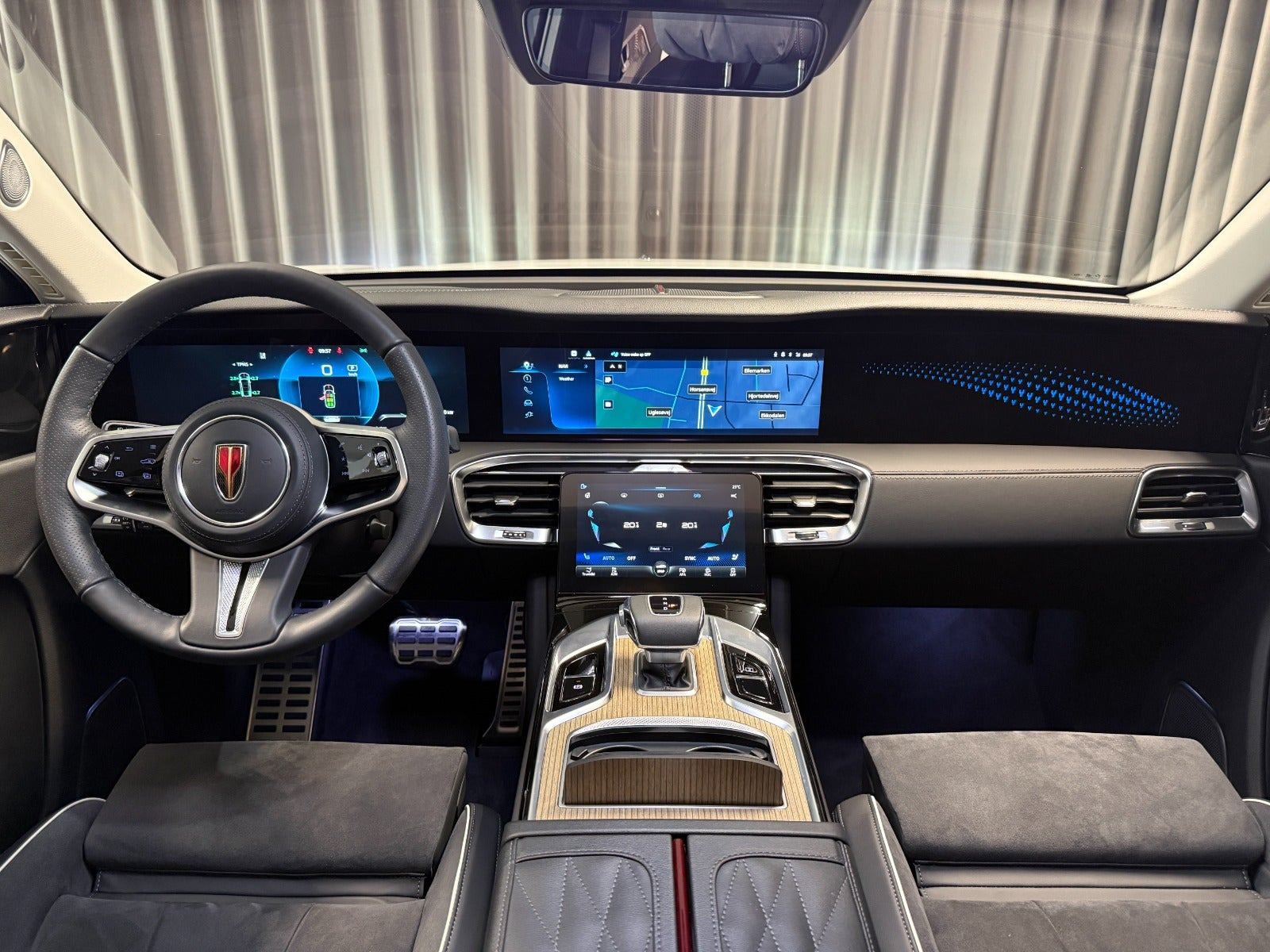 Hvid Hongqi E-HS9 fra 2024