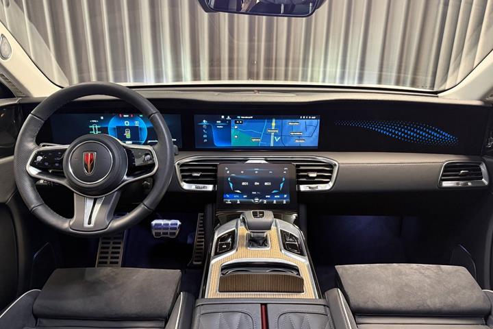 Hvid Hongqi E-HS9 fra 2024