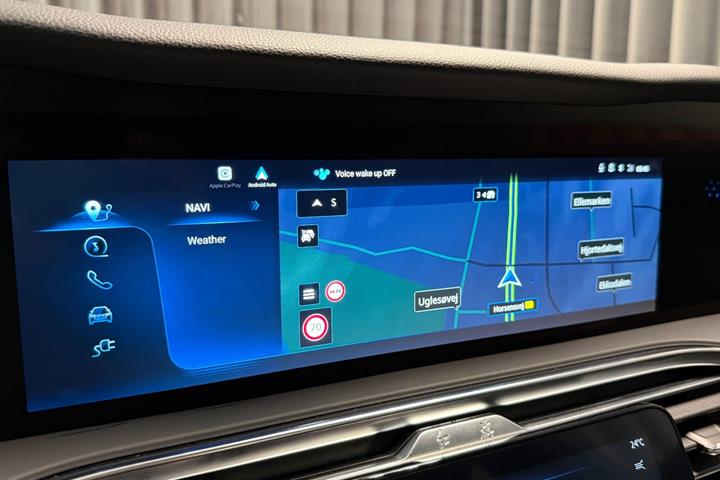 Hvid Hongqi E-HS9 fra 2024
