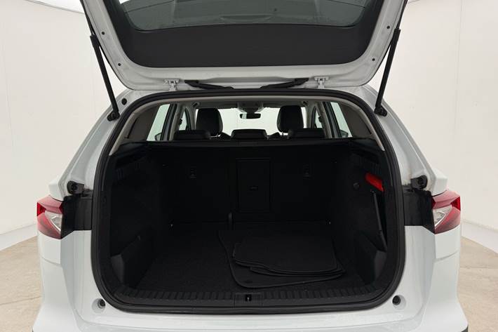 Hvid Skoda Enyaq fra 2023