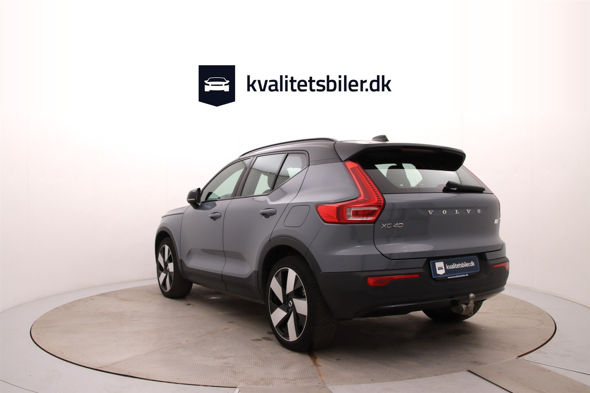 Grå Volvo XC40 fra 2022