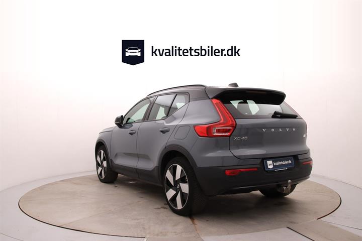 Grå Volvo XC40 fra 2022