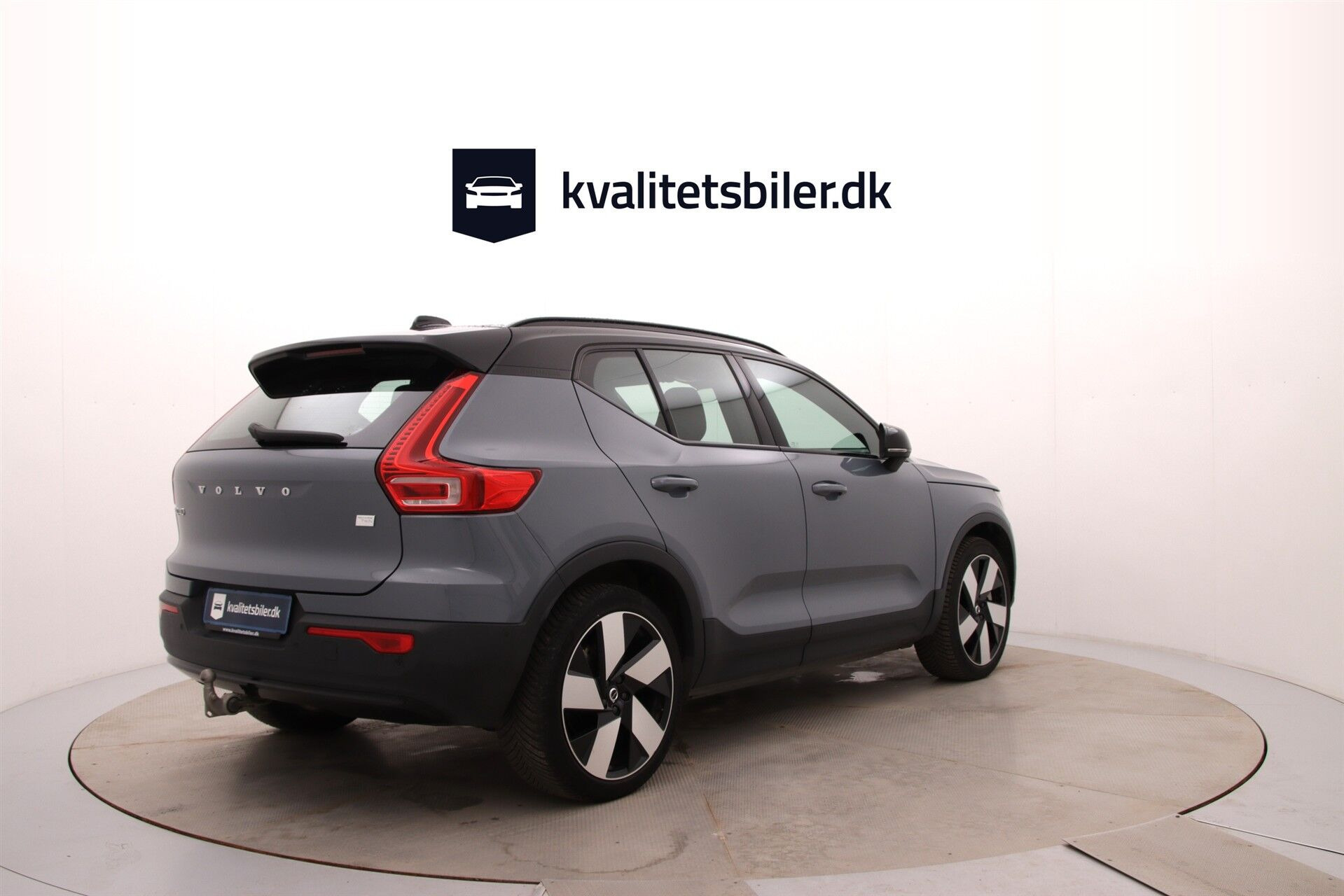 Grå Volvo XC40 fra 2022