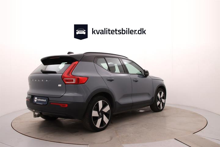 Grå Volvo XC40 fra 2022