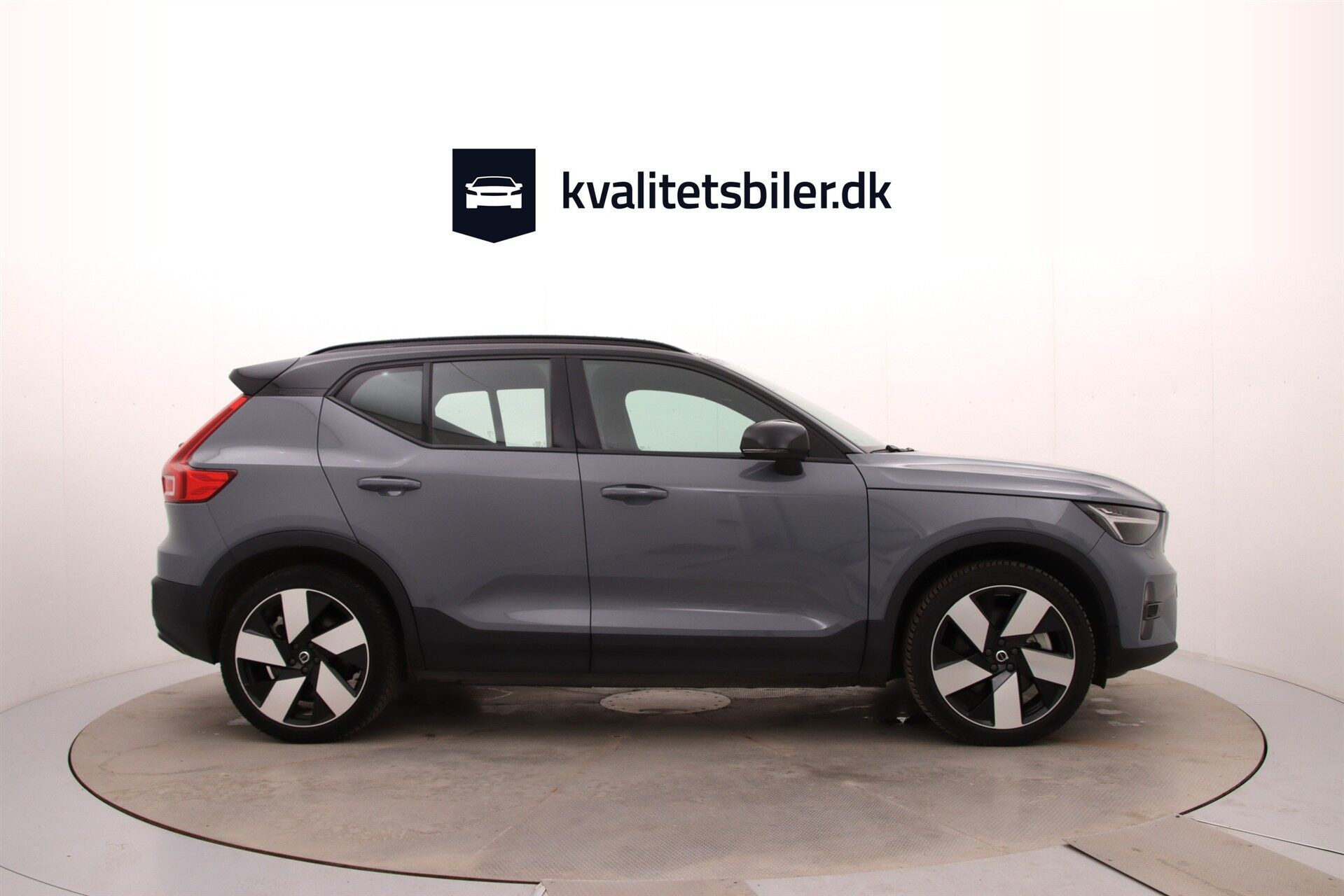Grå Volvo XC40 fra 2022
