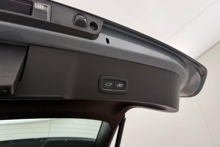 Grå Volvo XC40 fra 2022