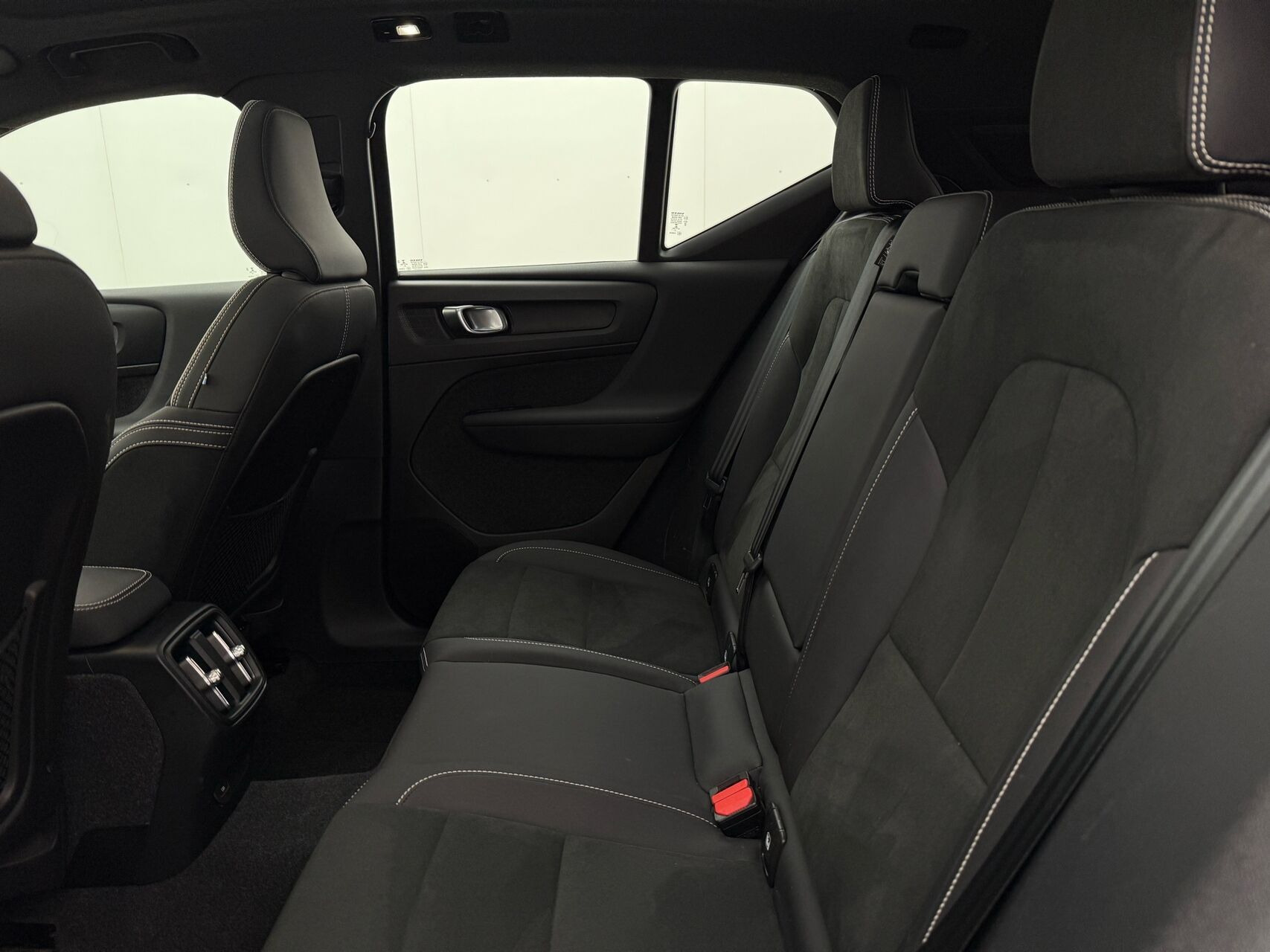 Grå Volvo XC40 fra 2022