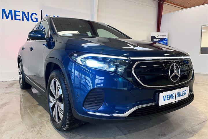 Blå Mercedes EQA 250 fra 2021 set udefra