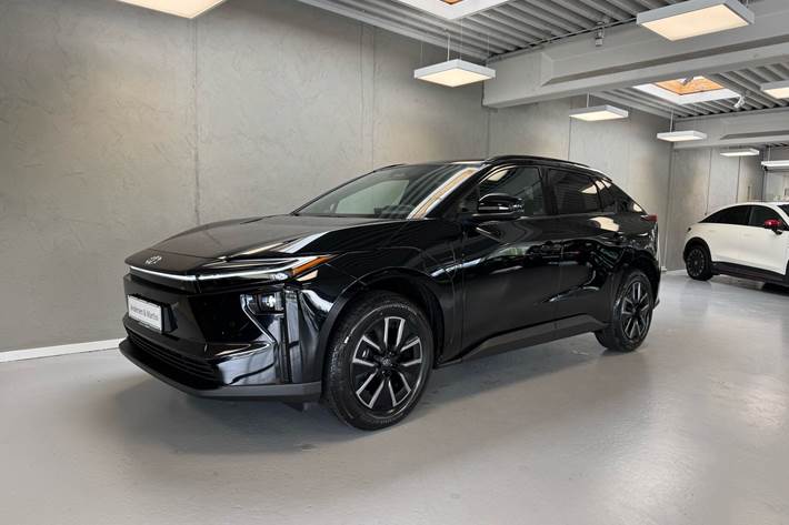 Sort Toyota BZ4X fra 2026