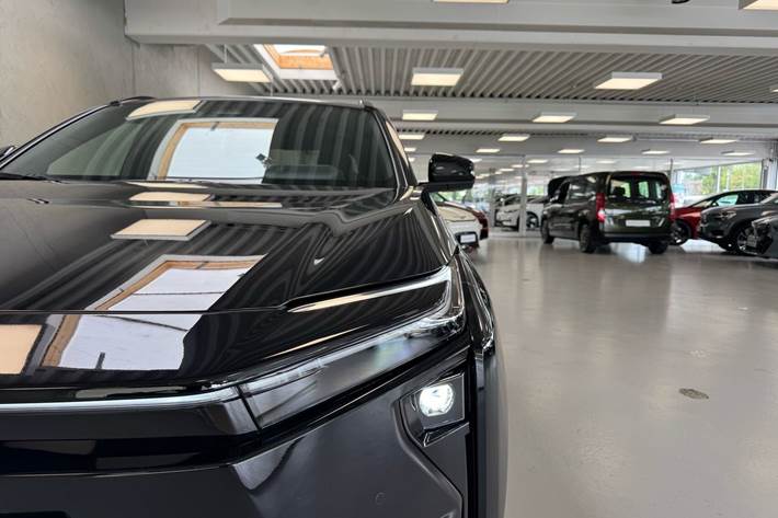 Sort Toyota BZ4X fra 2026