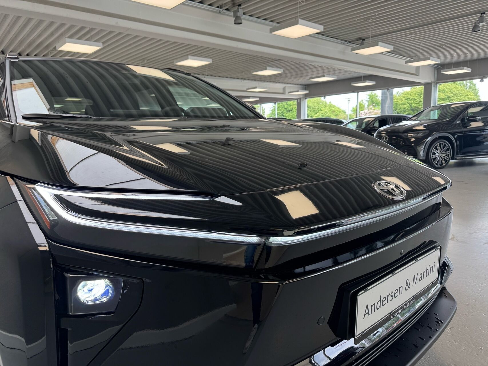 Sort Toyota BZ4X fra 2026