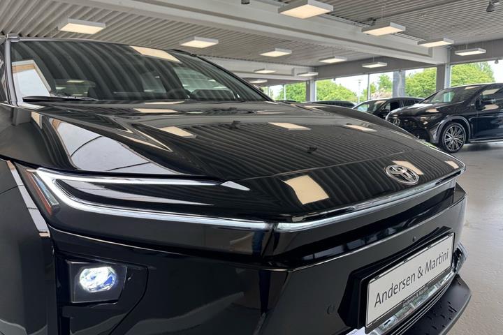 Sort Toyota BZ4X fra 2026