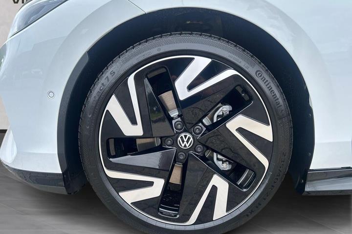 Hvid VW ID.7 fra 2026