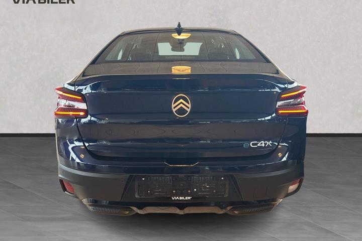 Blå Citroën ë-C4 X fra 2025