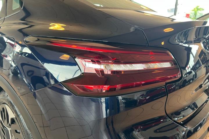 Blå Citroën ë-C4 X fra 2025