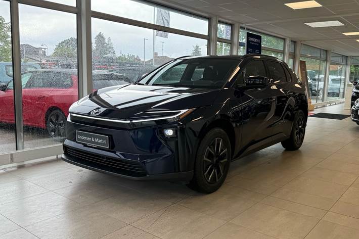 Blå Toyota BZ4X fra 2026