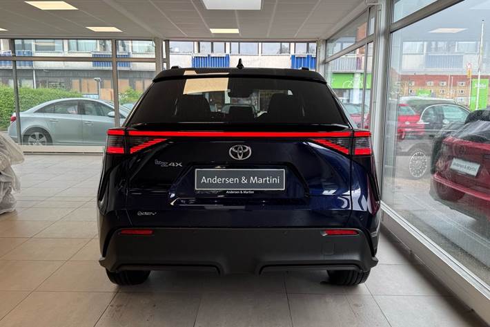 Blå Toyota BZ4X fra 2026