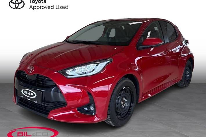 Rød Toyota Yaris fra 2025