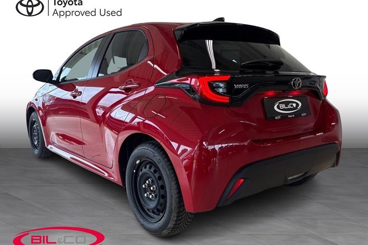 Rød Toyota Yaris fra 2025