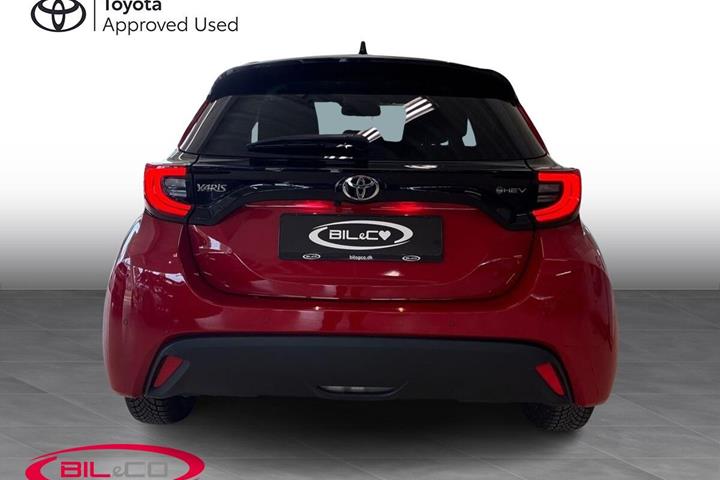 Rød Toyota Yaris fra 2025