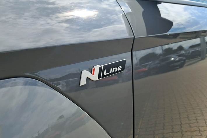 Grå Hyundai Kona fra 2025