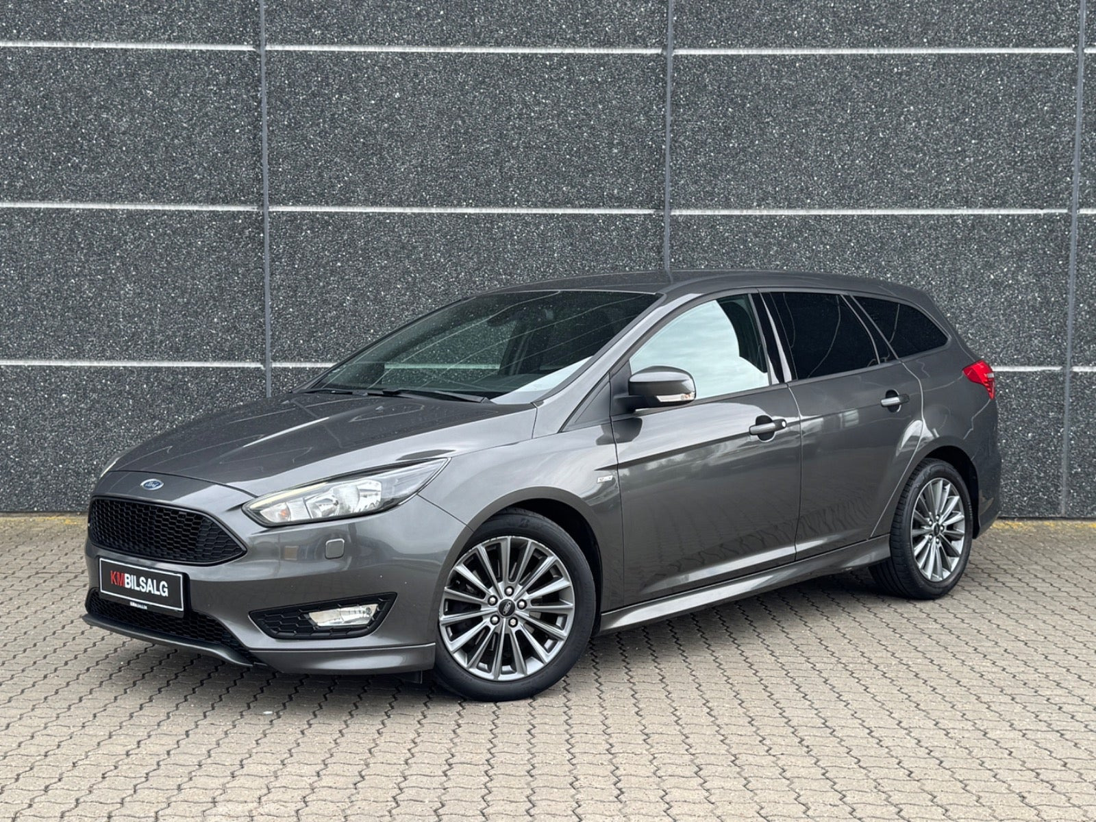 Grå Ford Focus fra 2017