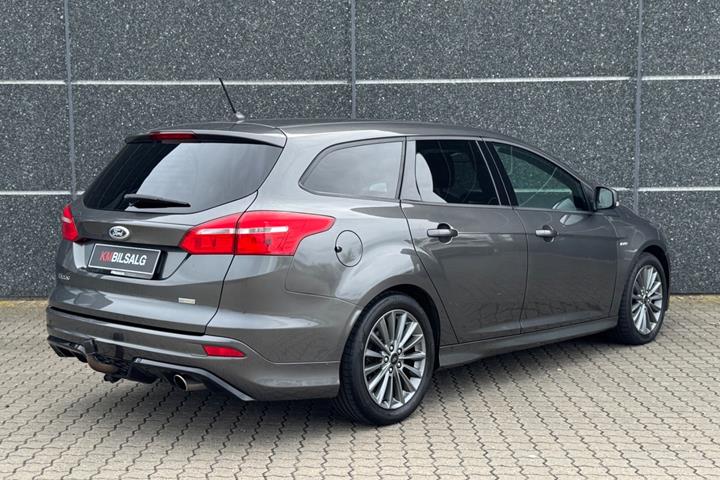 Grå Ford Focus fra 2017
