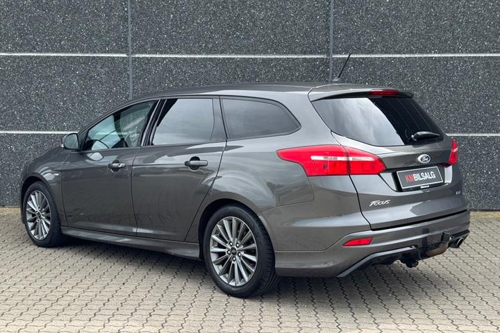 Grå Ford Focus fra 2017