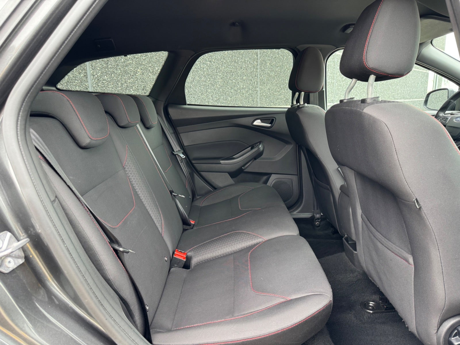 Grå Ford Focus fra 2017