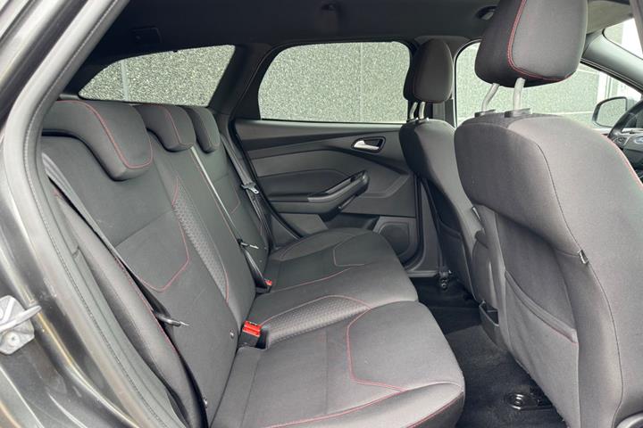 Grå Ford Focus fra 2017