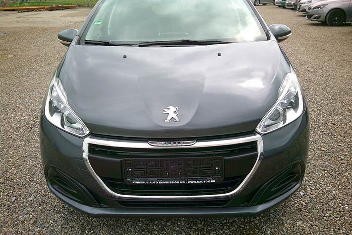 Gul Peugeot 208 fra 2015