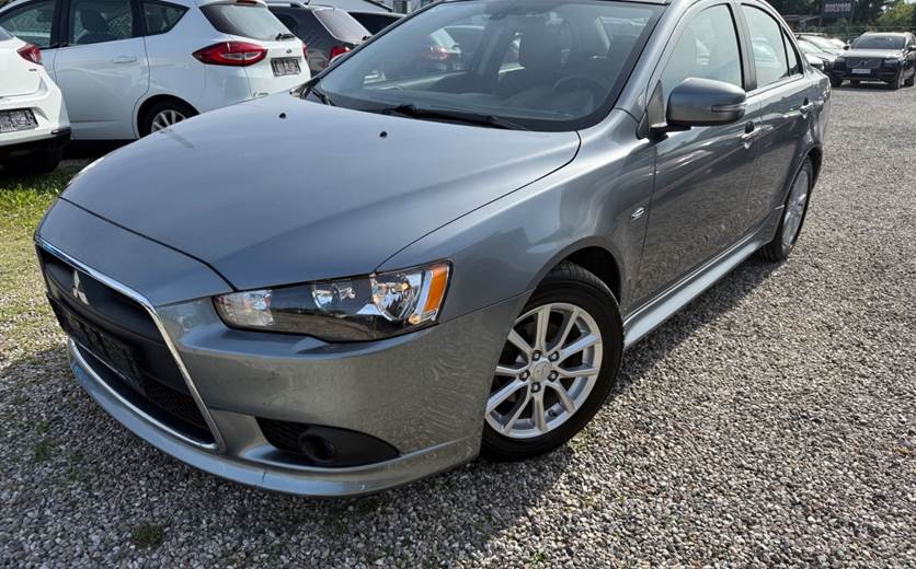 Mitsubishi Lancer 1,6 Invite SportSedan