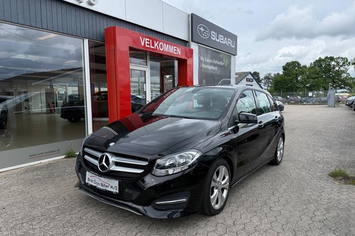 Sort Mercedes B180 d fra 2016 set udefra