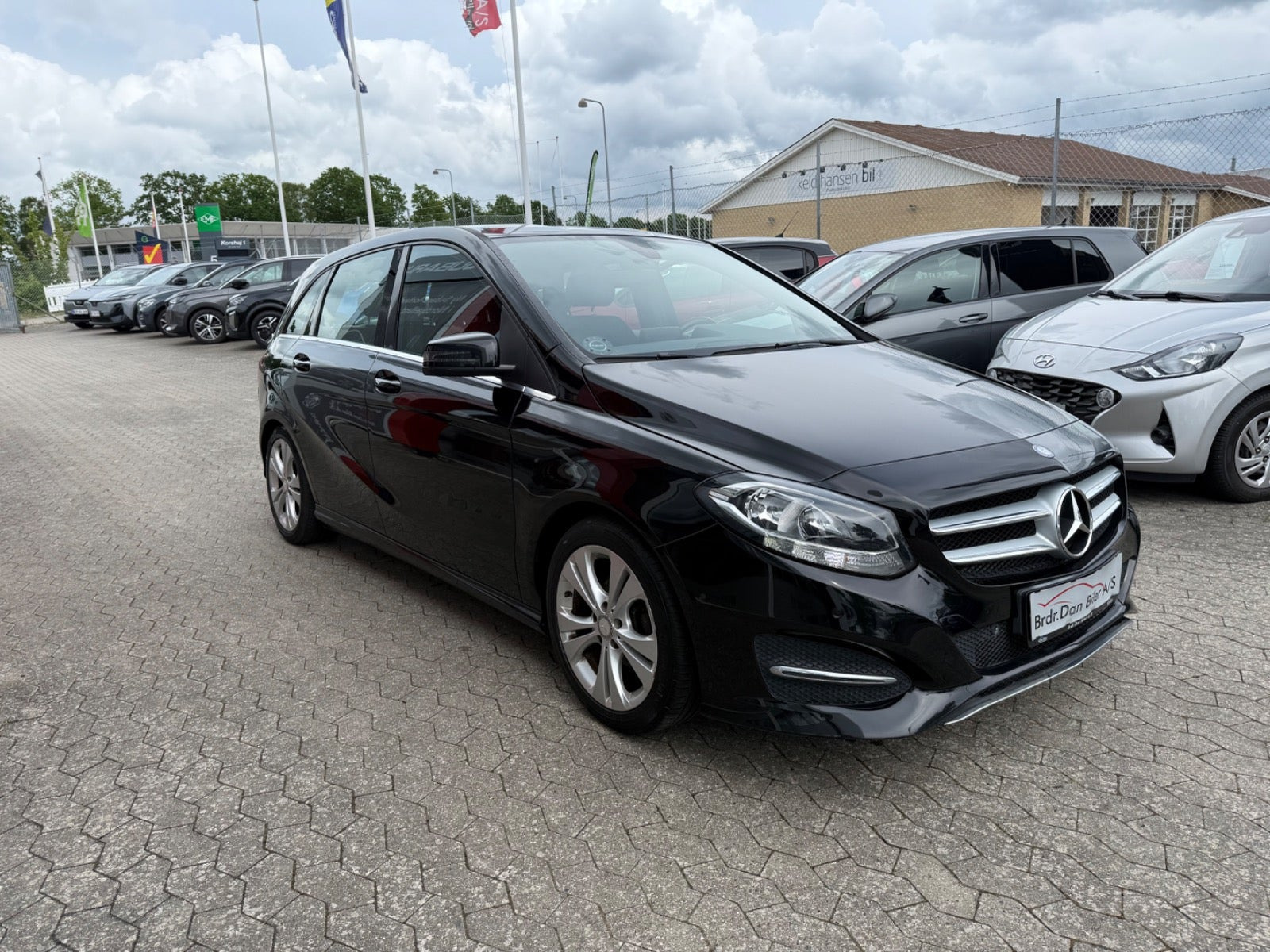 Sort Mercedes B180 d fra 2016