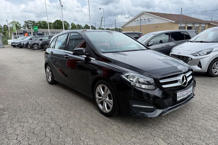 Sort Mercedes B180 d fra 2016