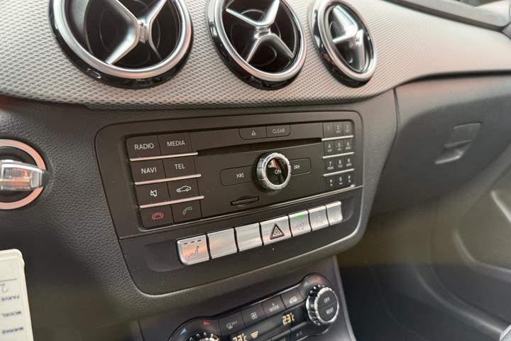 Sort Mercedes B180 d fra 2016