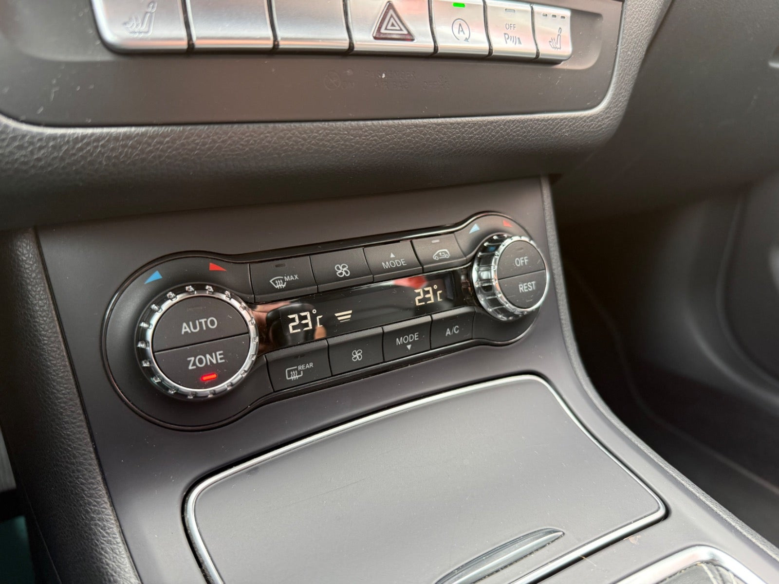 Sort Mercedes B180 d fra 2016
