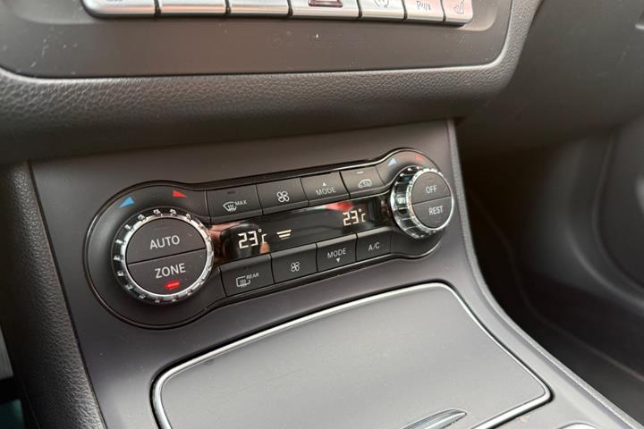 Sort Mercedes B180 d fra 2016