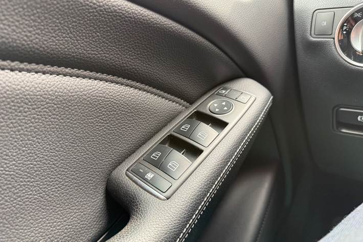 Sort Mercedes B180 d fra 2016