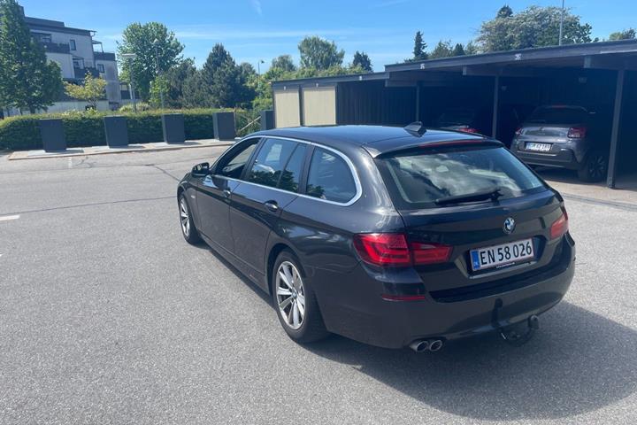 Grå BMW 520d fra 2012
