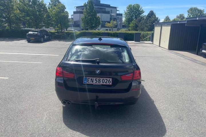 Grå BMW 520d fra 2012